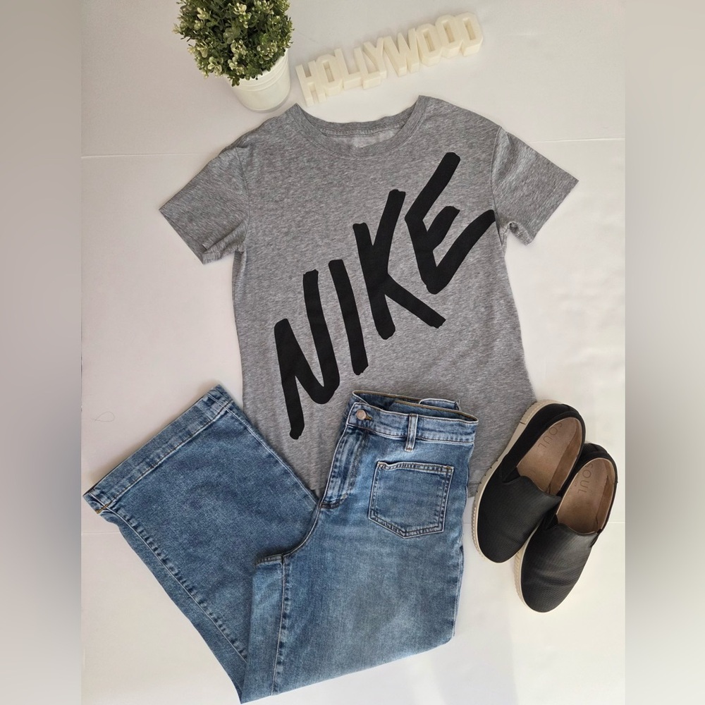 Nike The Nike Tee Women’s Small Gray Dri-Fit Short Sleeve T-Shirt